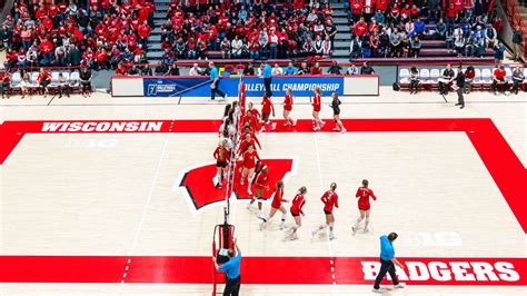 wisconsin volleyball photos leaks|Police investigating after private photos of Wisconsin。